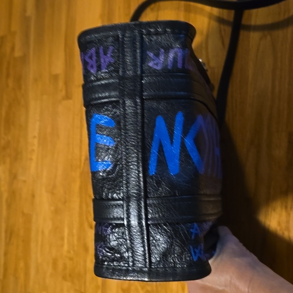 Balenciaga - Picture 16 of 16